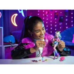 Poupee Lagoona Blue Et Son Animal De Compagnie - Monster High
